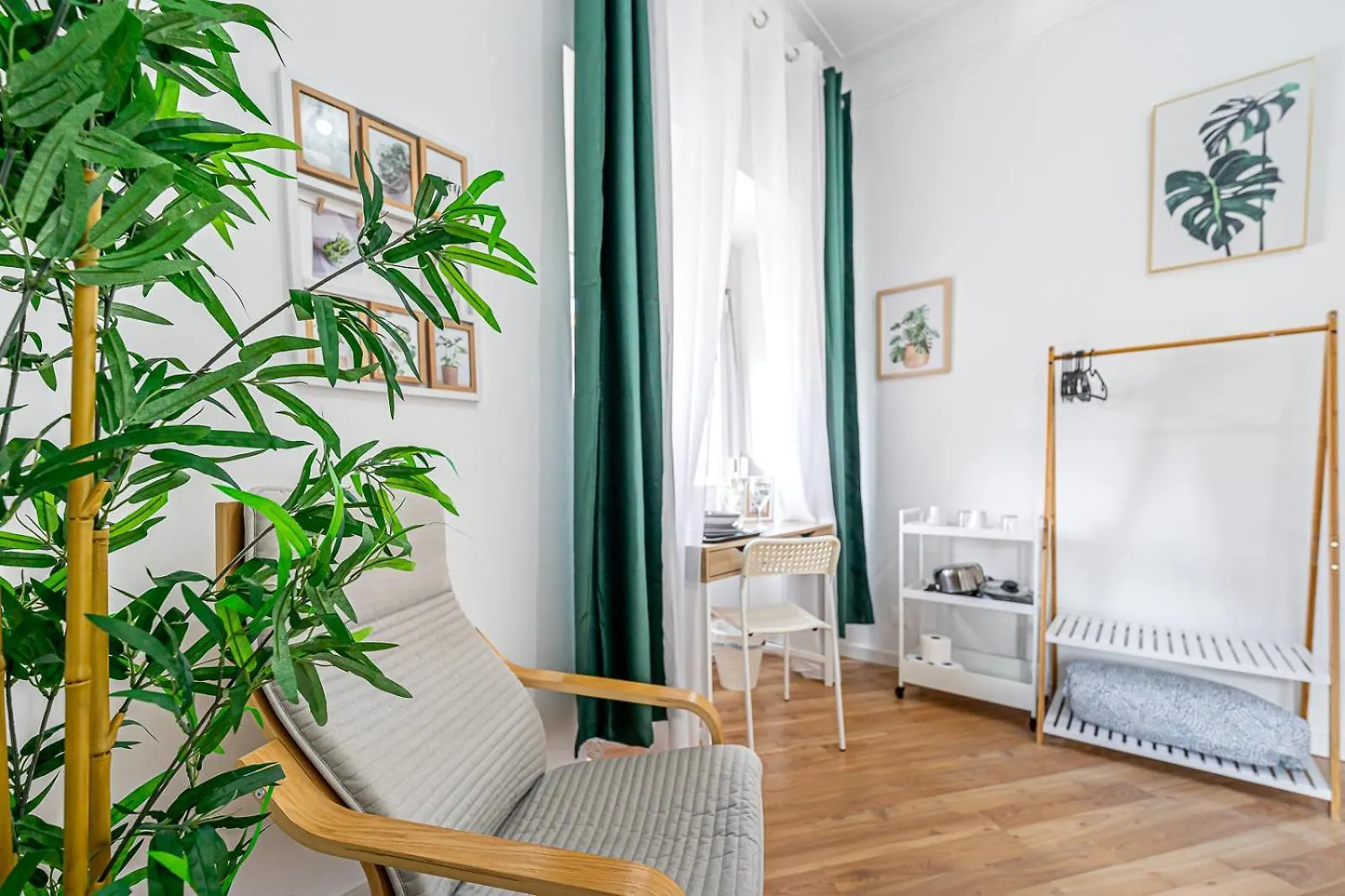 Affittacamere Hotel April Square By Lisbon With Sintra Amadora